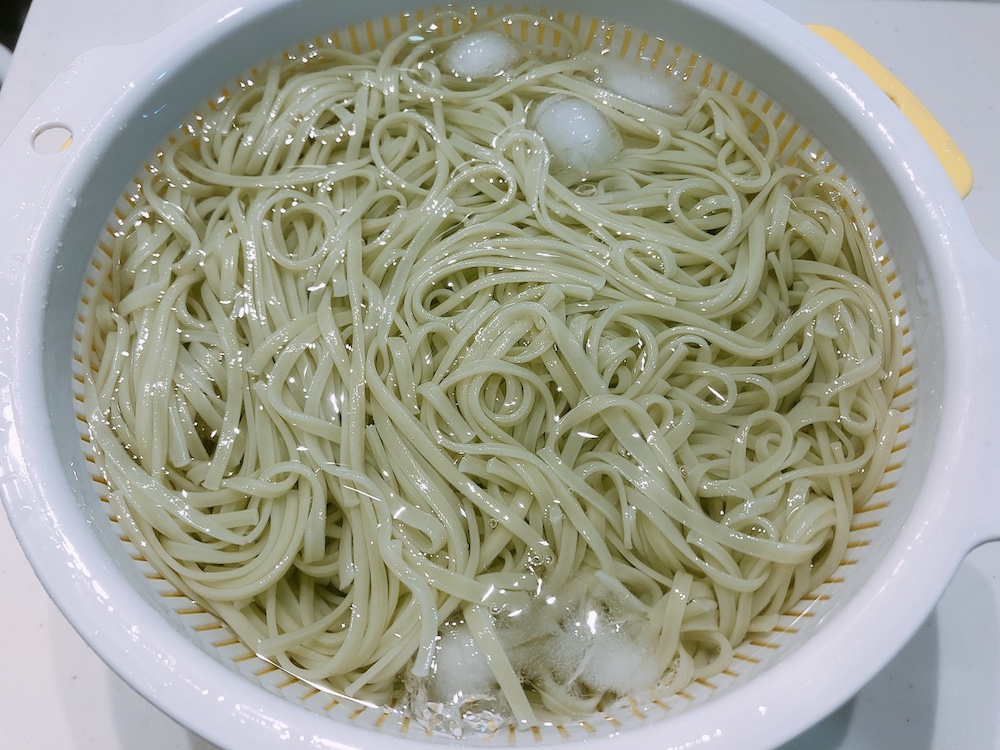 茹でた中島菜手延うどん